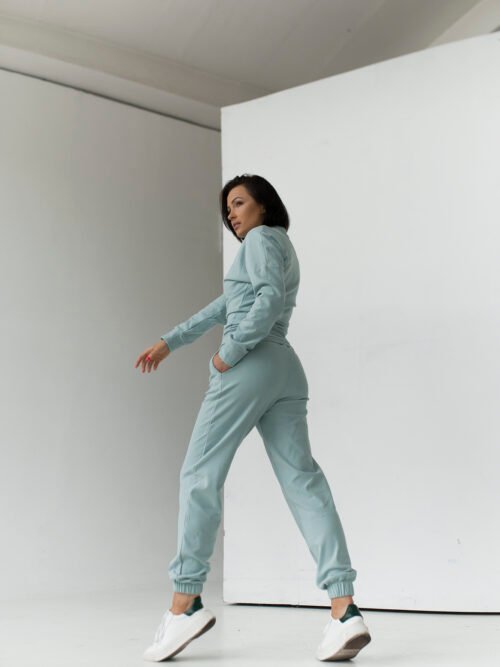 Mėtinis laisvalaikio kostiumas