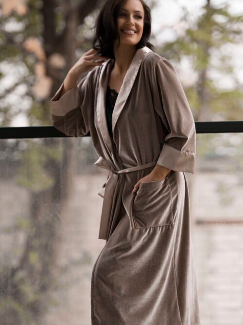 Ilgas aksominis chalatas