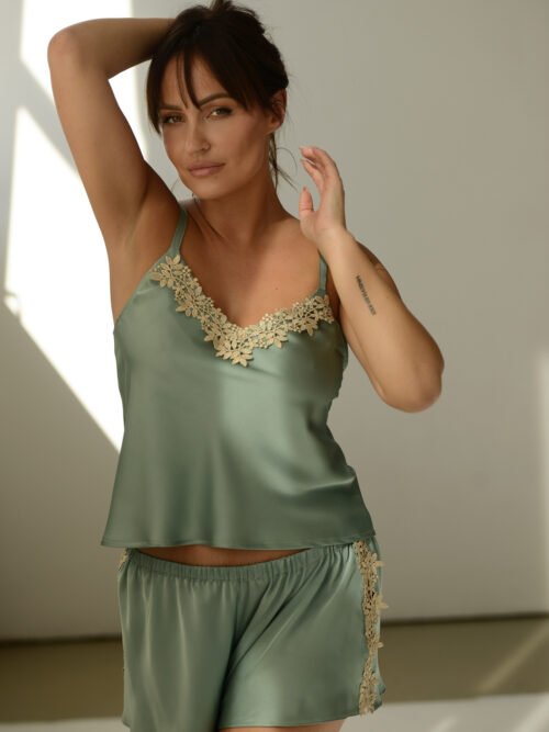 Šviesiai mėtinės spalvos pižama