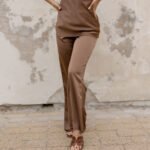 „Café au Lait“ – Elegantiškas satininis kostiumėlis su petnešėlėmis