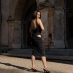 „Éclipse Noir“ – elegantiška juoda midi suknelė